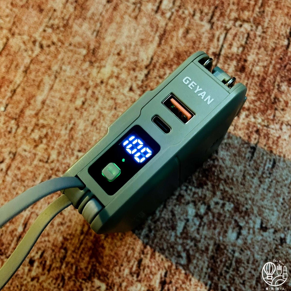GEYAN萬用行動電源4.jpg GEYAN萬用行動電源4.jpg