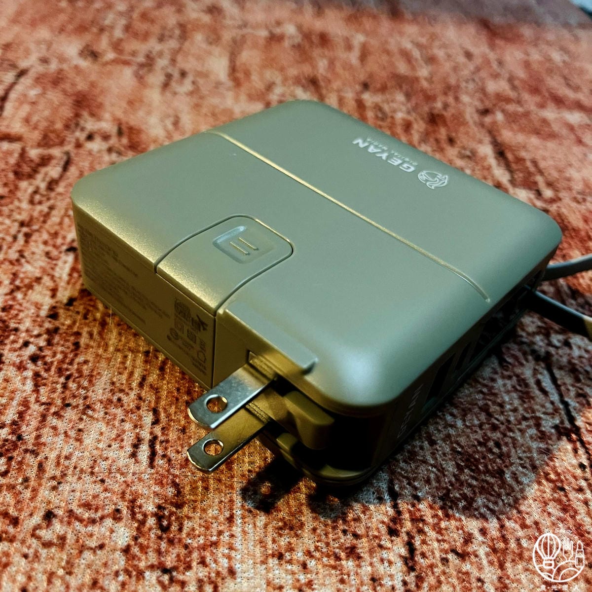 GEYAN萬用行動電源3.jpg GEYAN萬用行動電源3.jpg