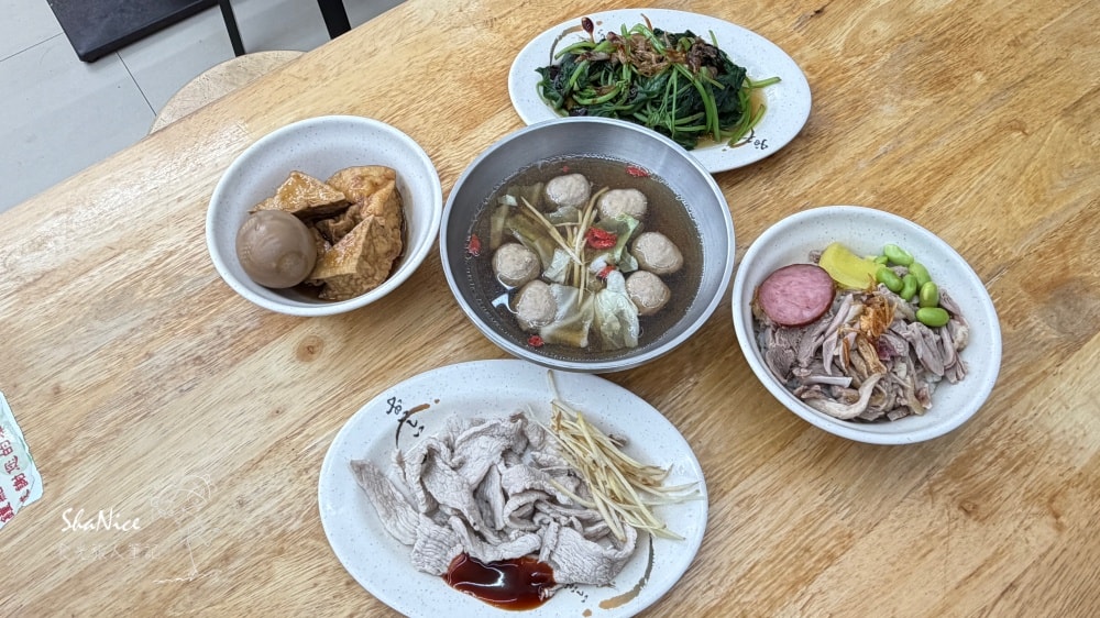 【樂華夜市必吃|首選鐘點棧 當歸鴨】鮮嫩多汁鴨肉飯 當歸湯還可免費續湯 - 第10張圖 【樂華夜市必吃|首選鐘點棧 當歸鴨】鮮嫩多汁鴨肉飯 當歸湯還可免費續湯